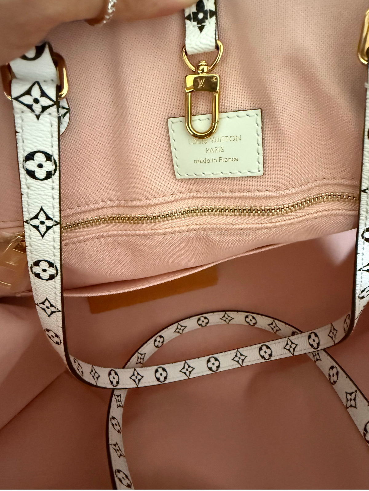 Louis Vuitton monogram on the go GM shoulder bag