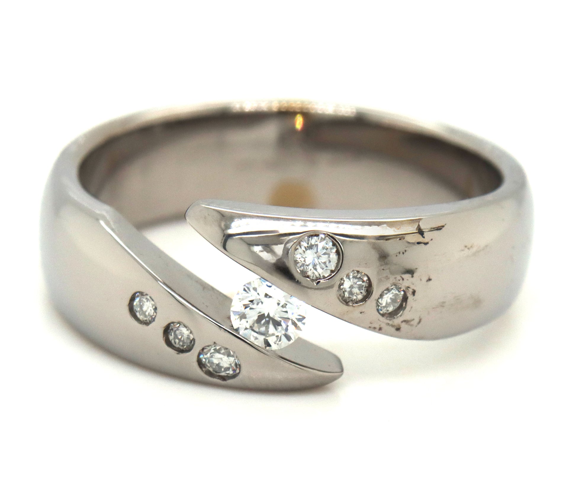 Gent's diamond band in Titanium