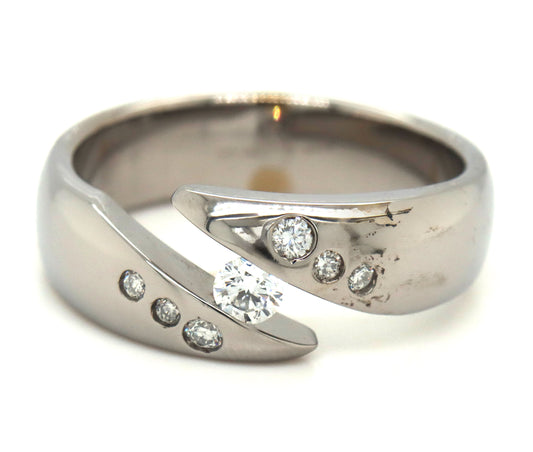 Gent's diamond band in Titanium