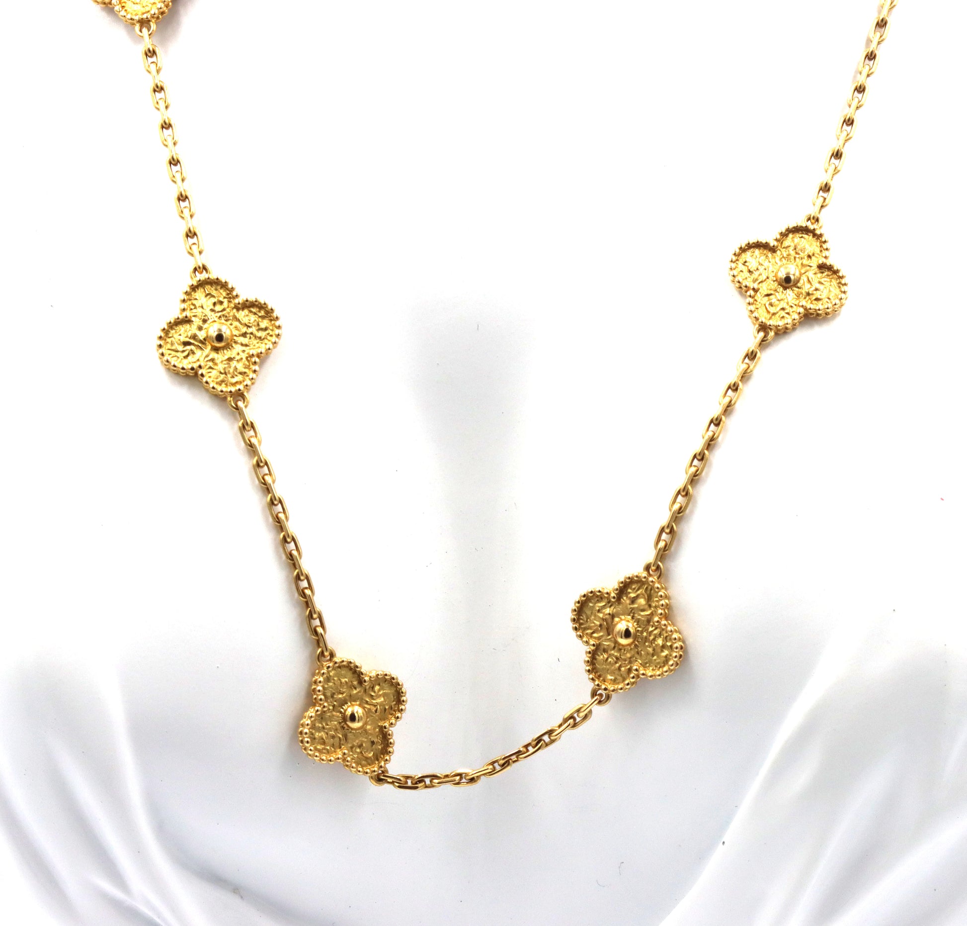 18kt Yellow gold 10 clover motif necklace
