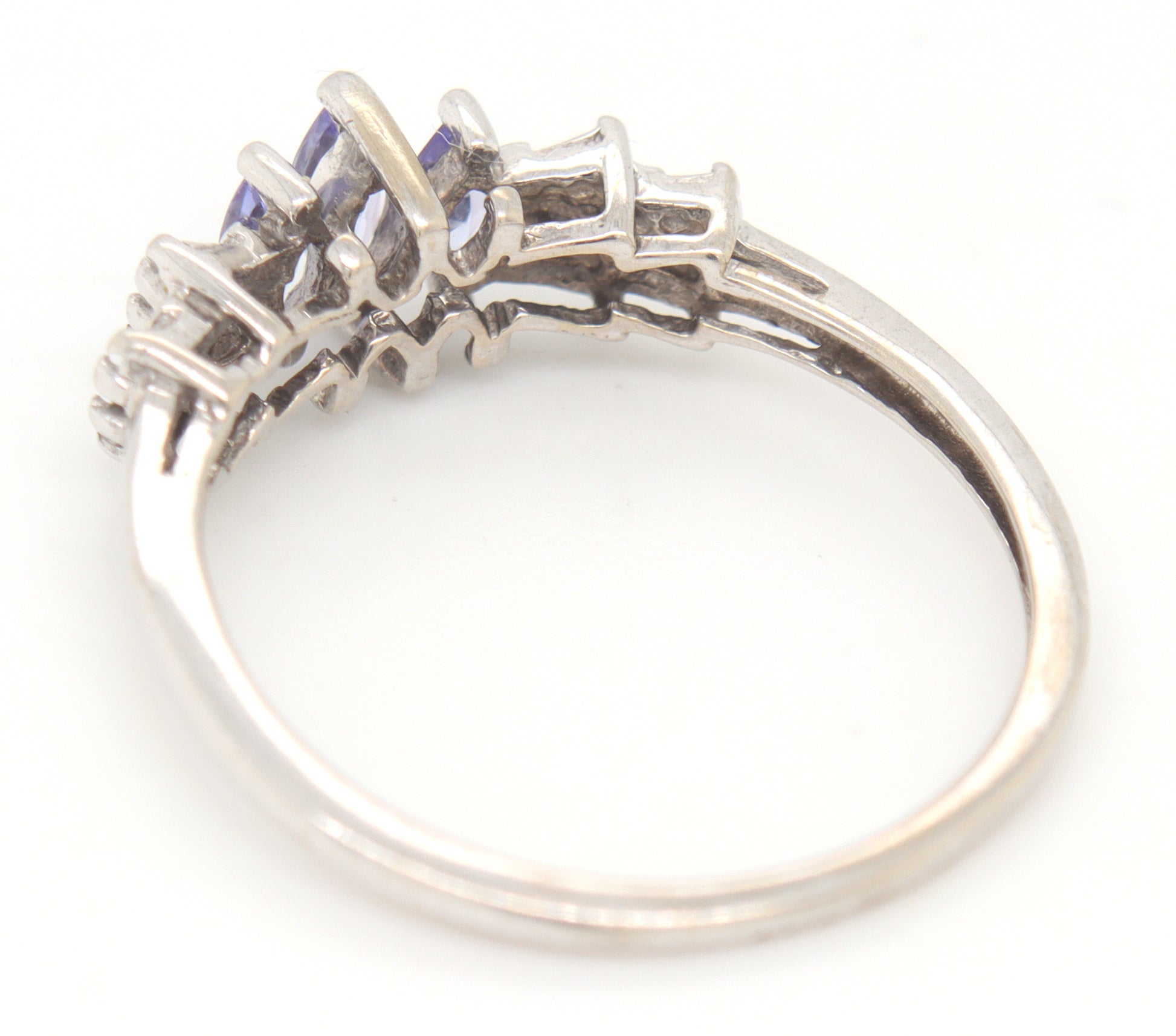 10kt White gold Iolite cocktail ring