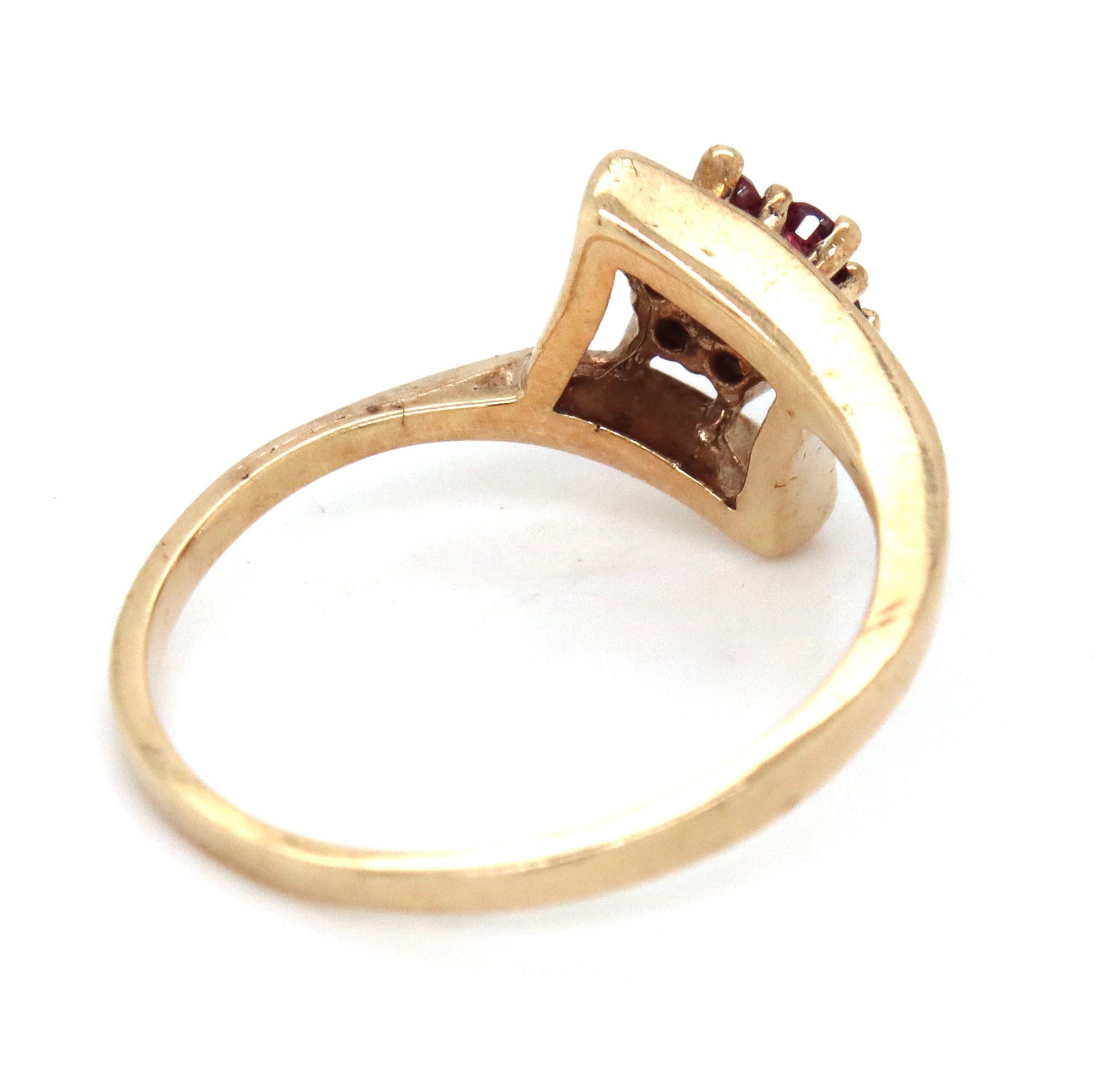 10kt Yellow gold flower style ruby ring