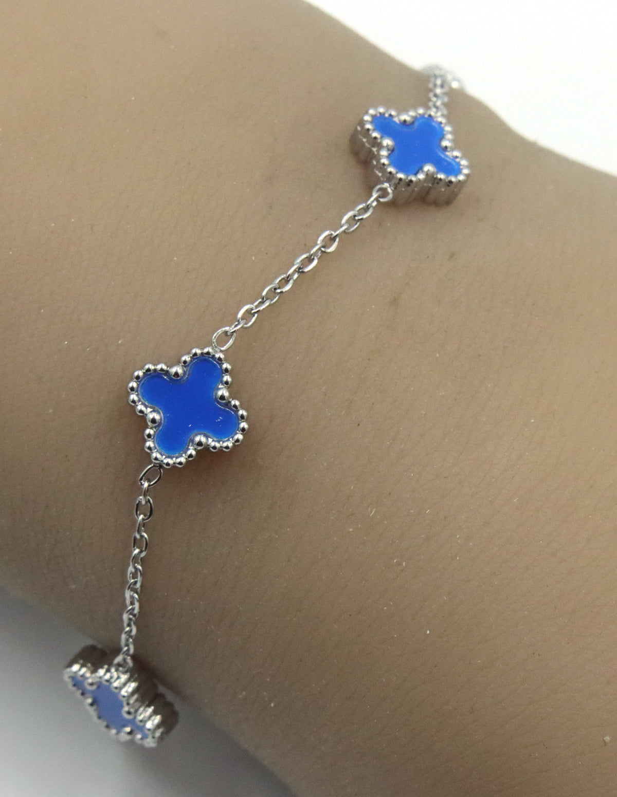 Stainless steel blue stone clover station bracelet