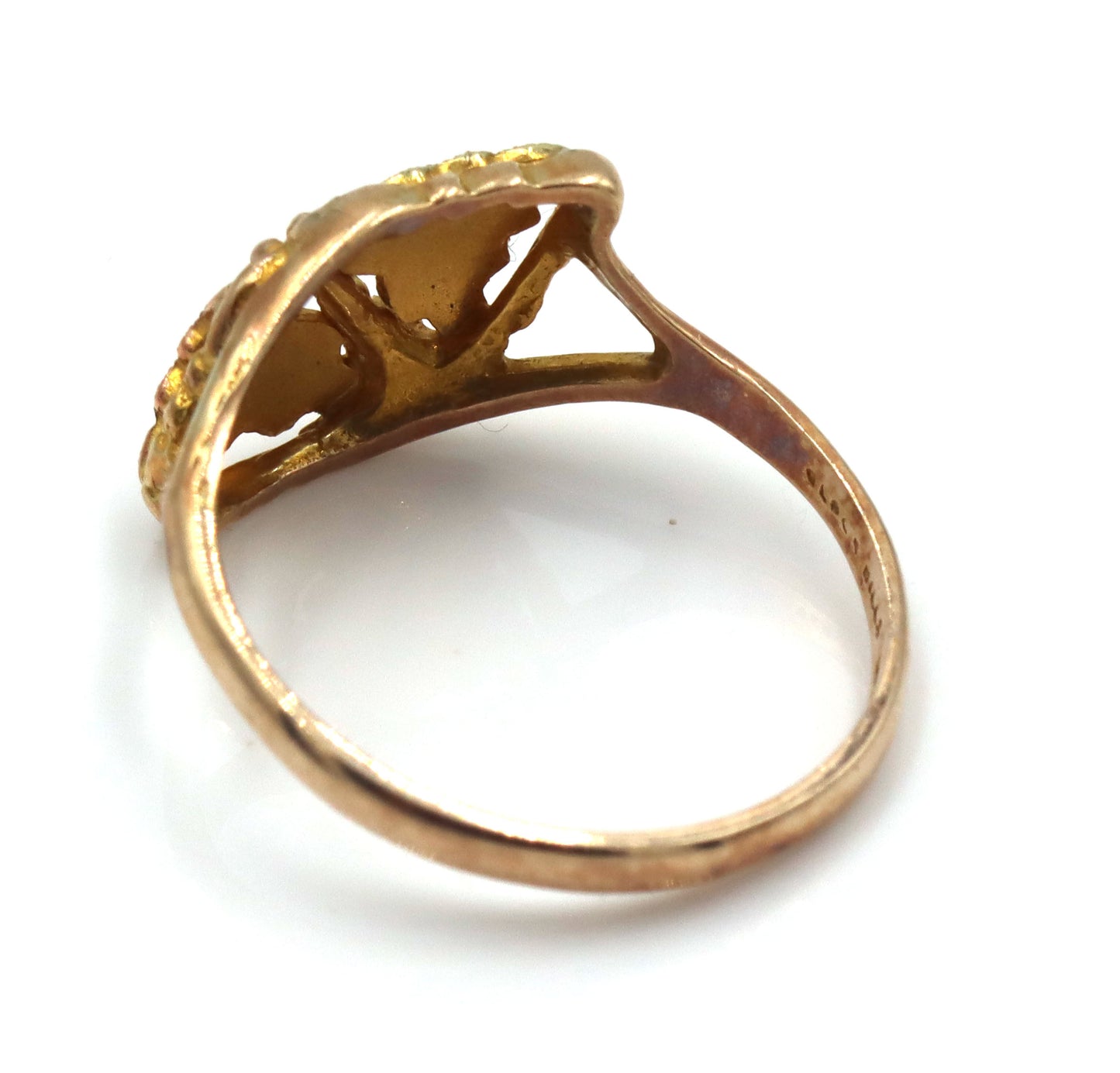 Black hills gold leaf style ring