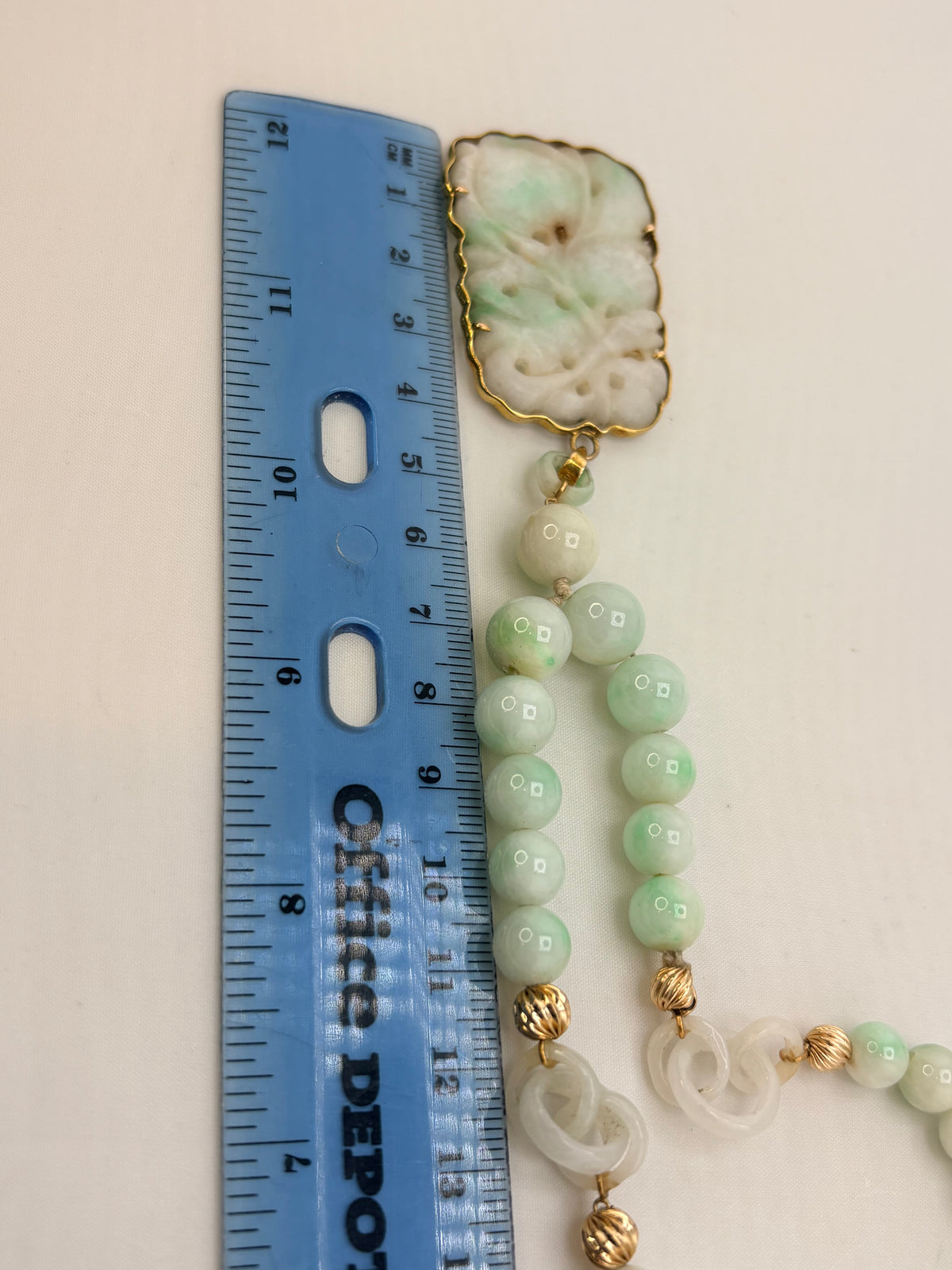 14KT Yellow Gold Vintage Chinese Carved Green and White jade Beaded Necklace With A central Flral Pe