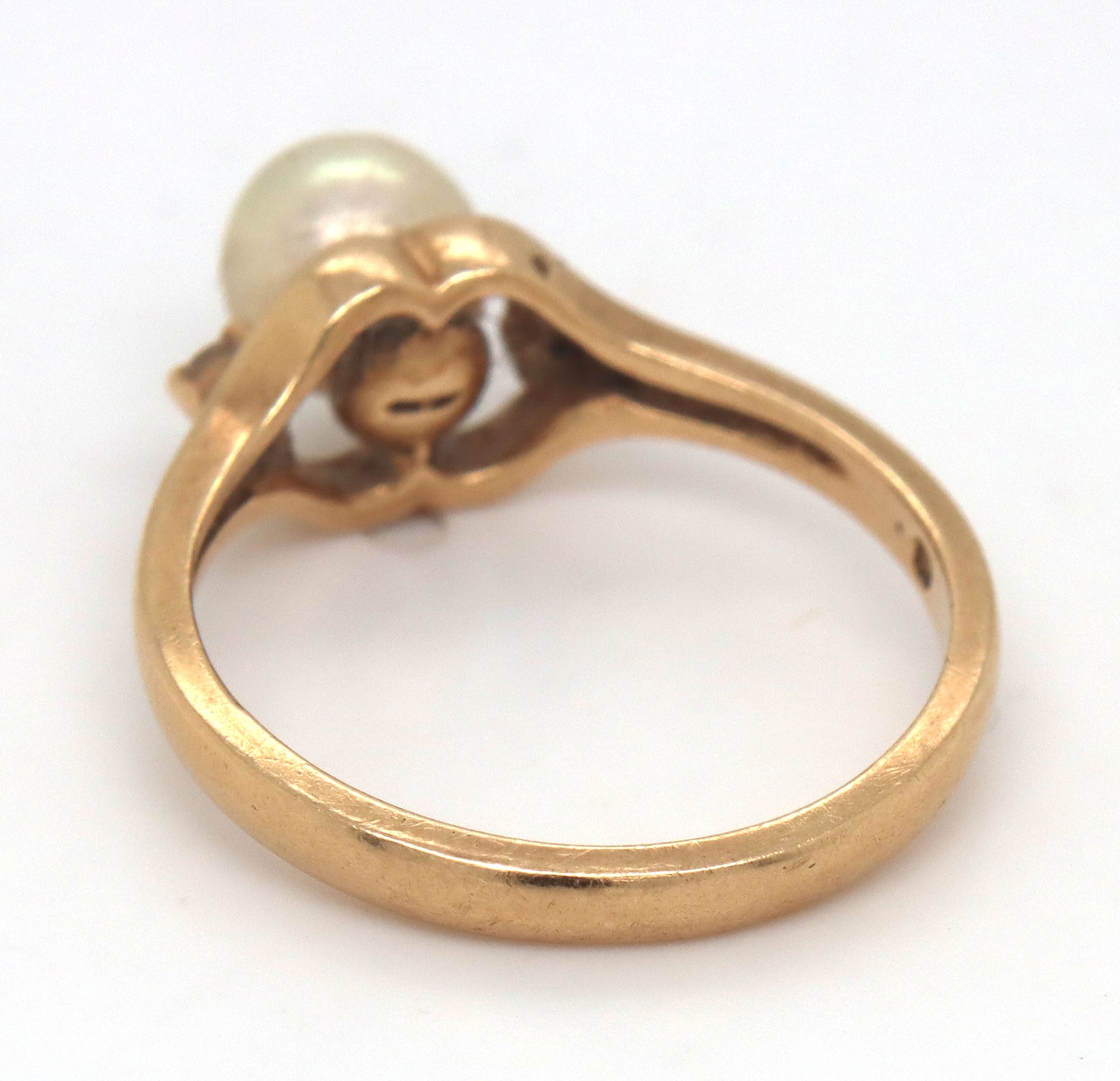 14kt Yellow gold pearl ring