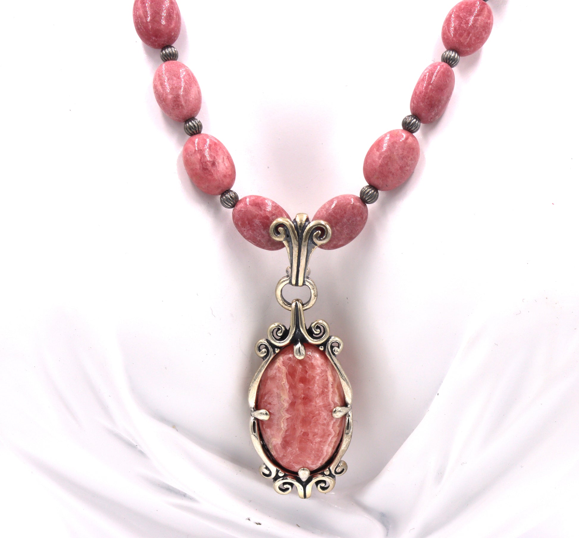 Gemstone beaded necklace with pendant