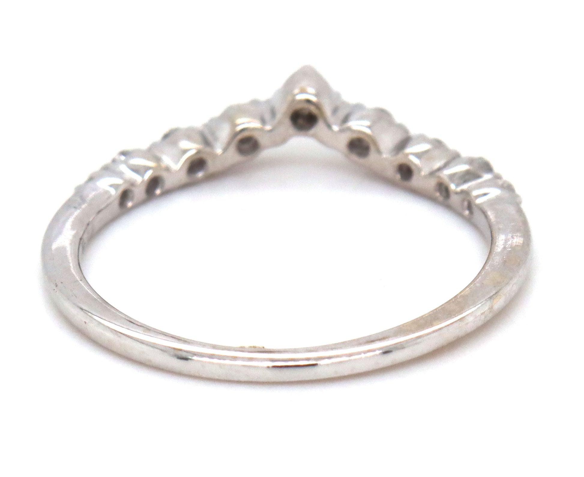 14kt White gold 0.20ctw diamond curved band