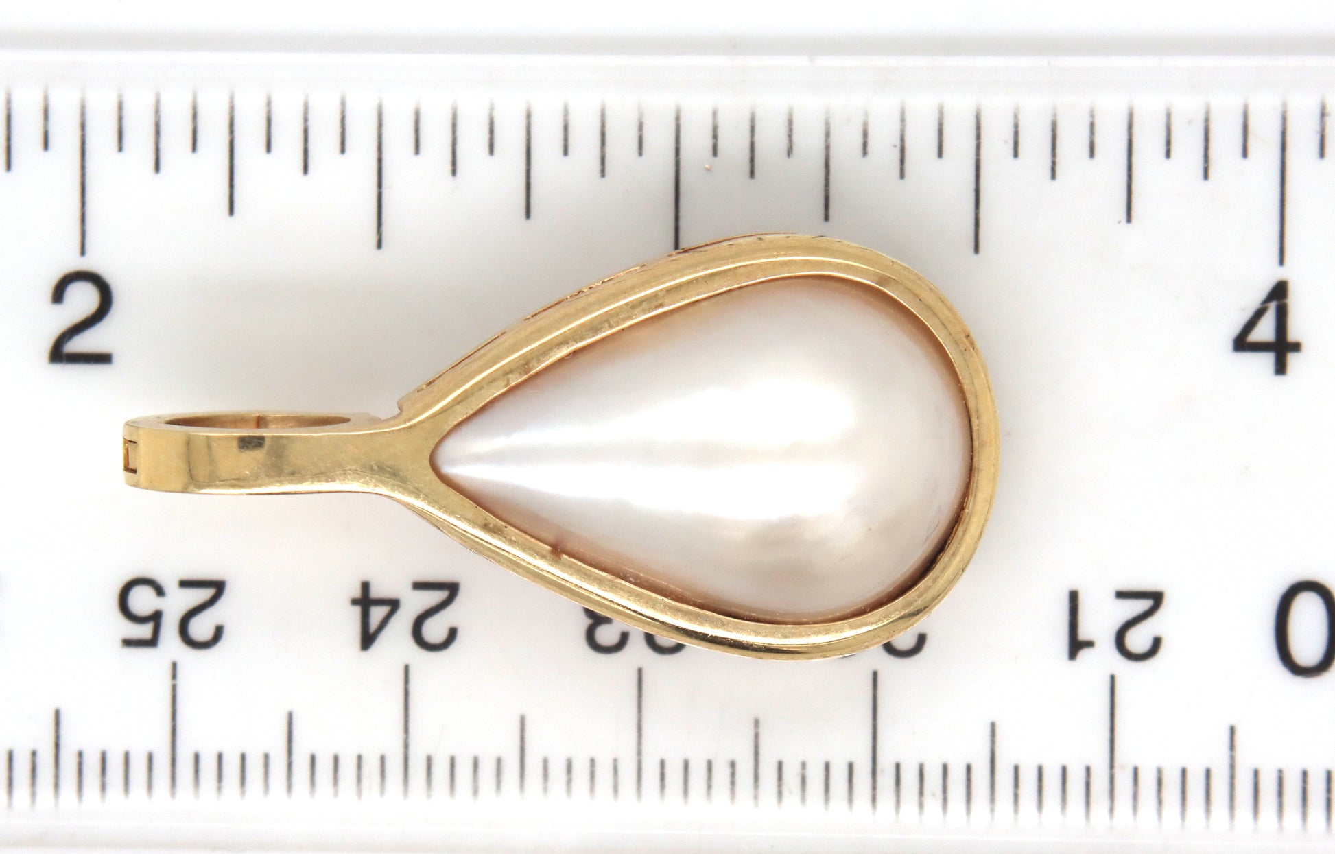 14kt Yellow gold pearl pendant