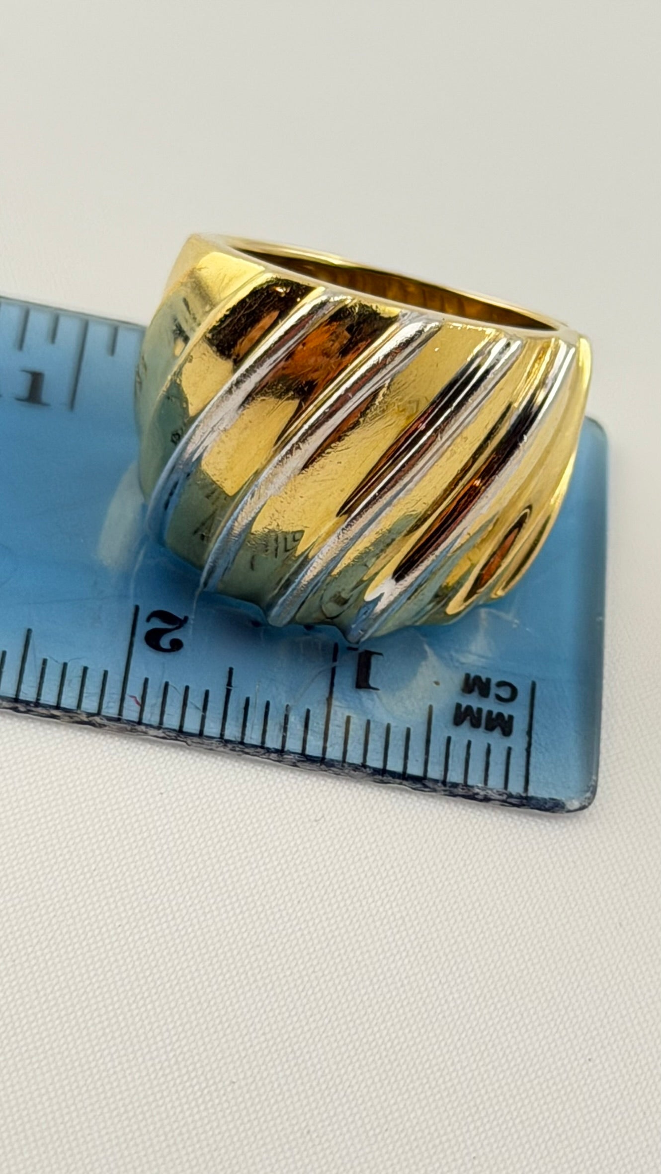 Italian 18KT Yellow Gold Wide Ribbed Ring