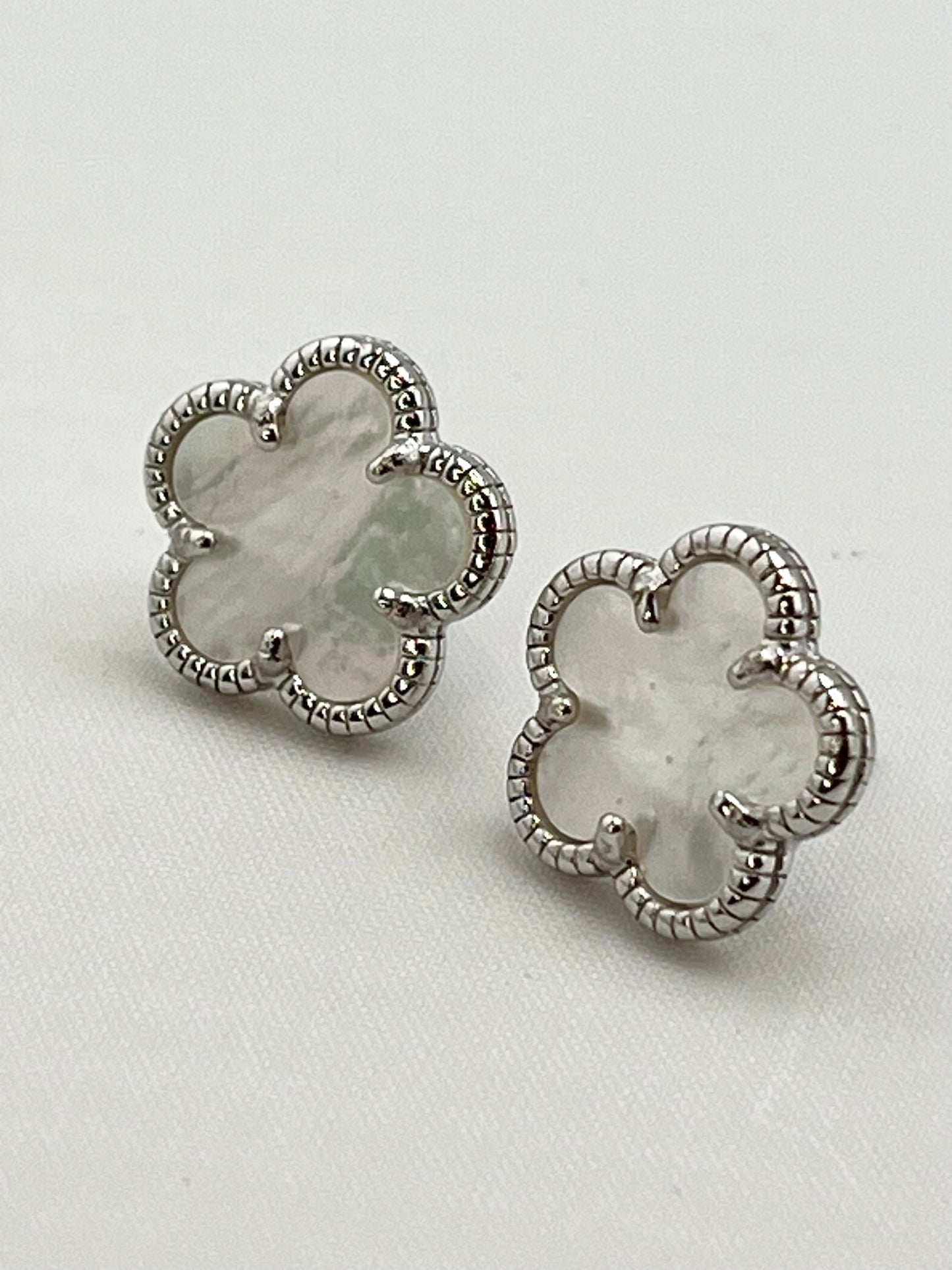 295 Sterling Silver White Mother Of Pearl Four Clover Motifs Earrings