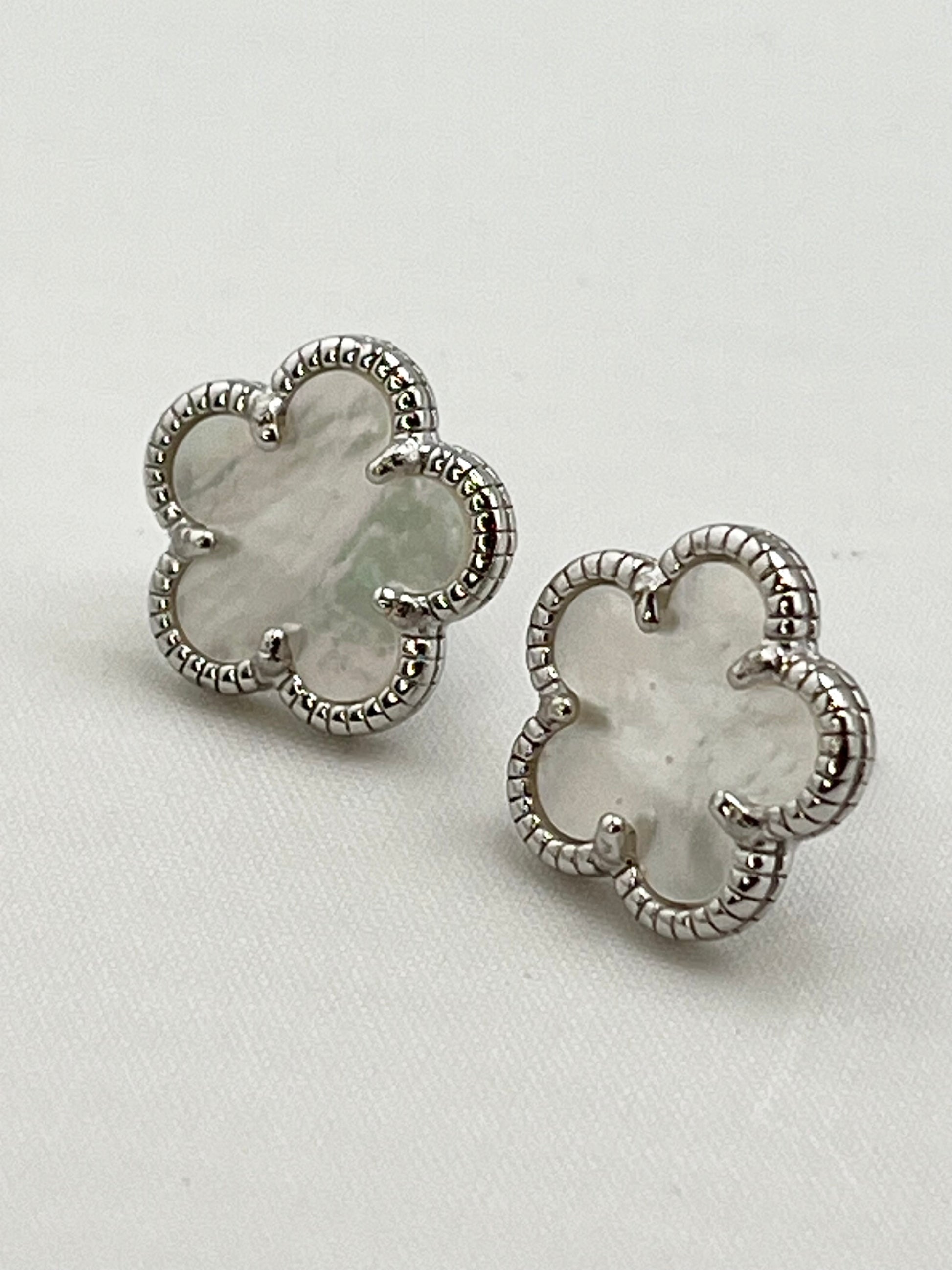 295 Sterling Silver White Mother Of Pearl Four Clover Motifs Earrings