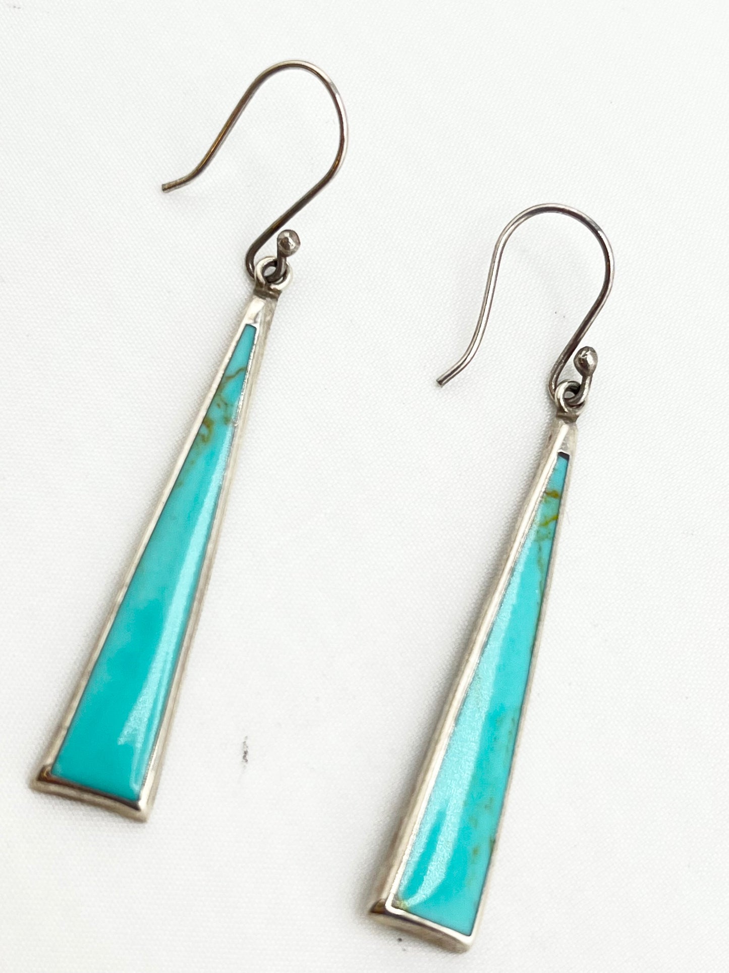 925 Sterling Silver Mexican Turquoise Dangle Earrings  And A Matching Oval shaped Pendant