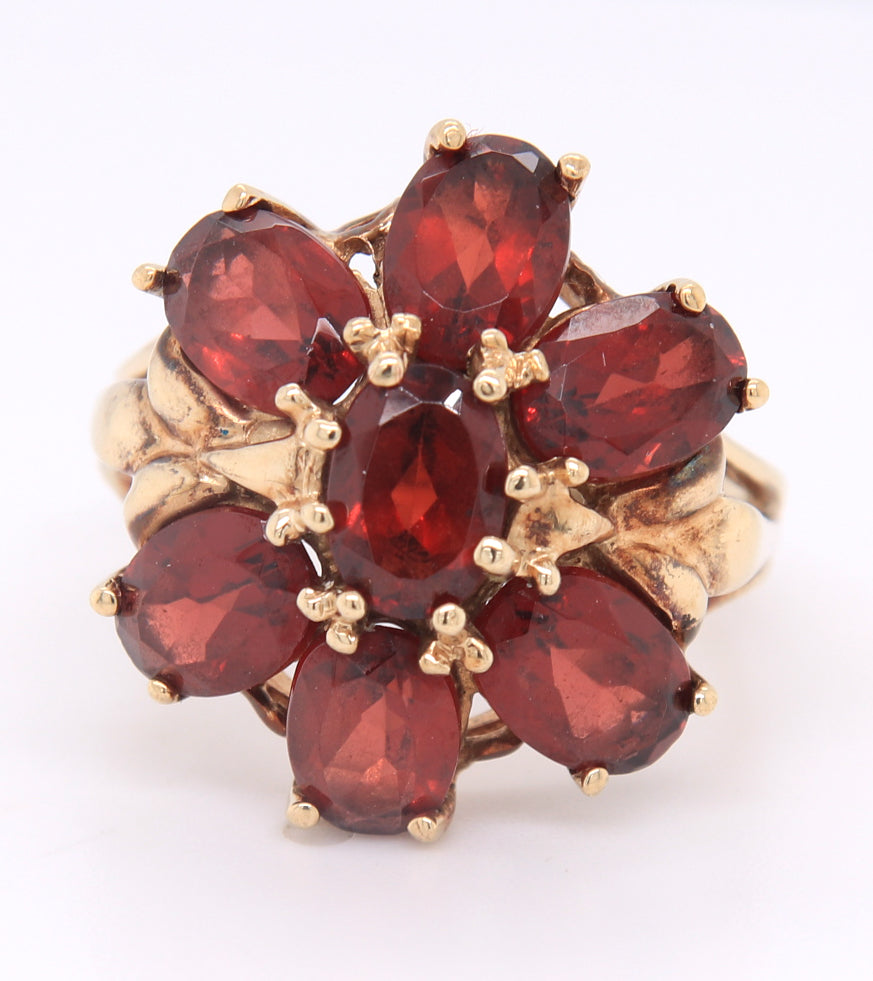 Attractive 10KT Yellow Gold Tourmaline Flower Style Ring