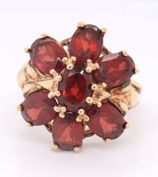Attractive 10KT Yellow Gold Tourmaline Flower Style Ring