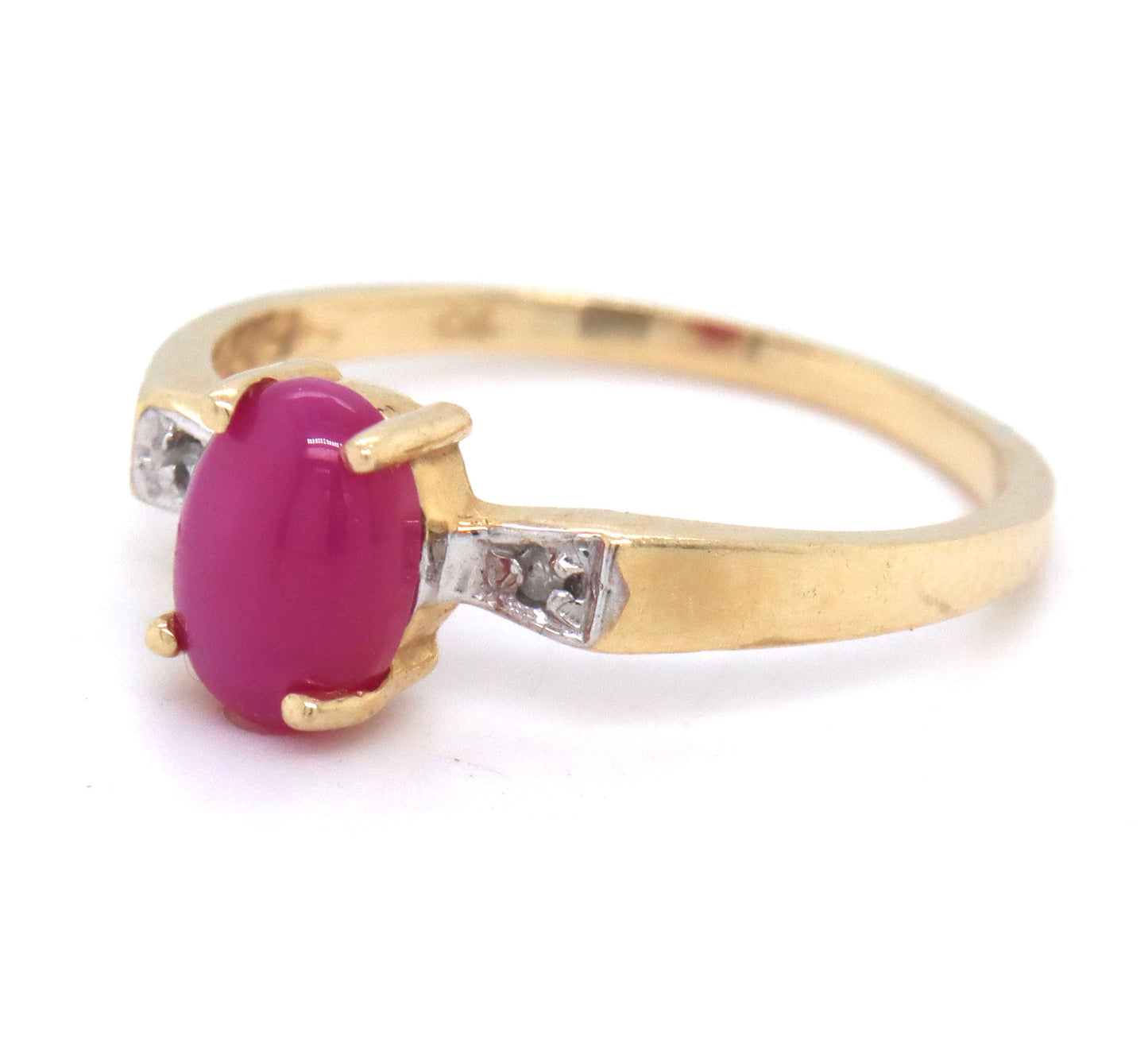10kt Yellow gold oval cut Line star ruby ring