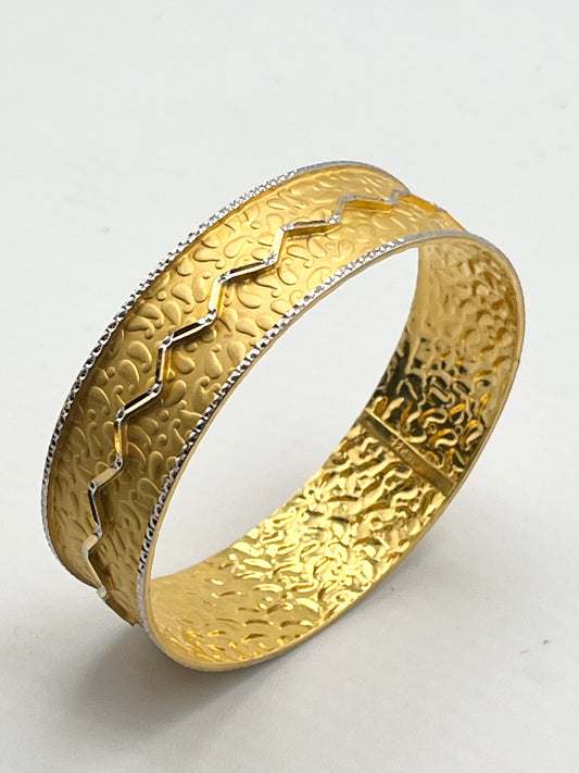 Hand Made 22KT Textured Contrasting White Gold center Chevron Stripe Wide Bangle