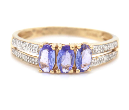 10kt Yellow gold blue sapphire cocktail ring