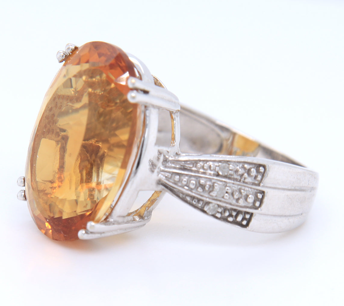 10K White Gold large Oval Cirtrine Ring