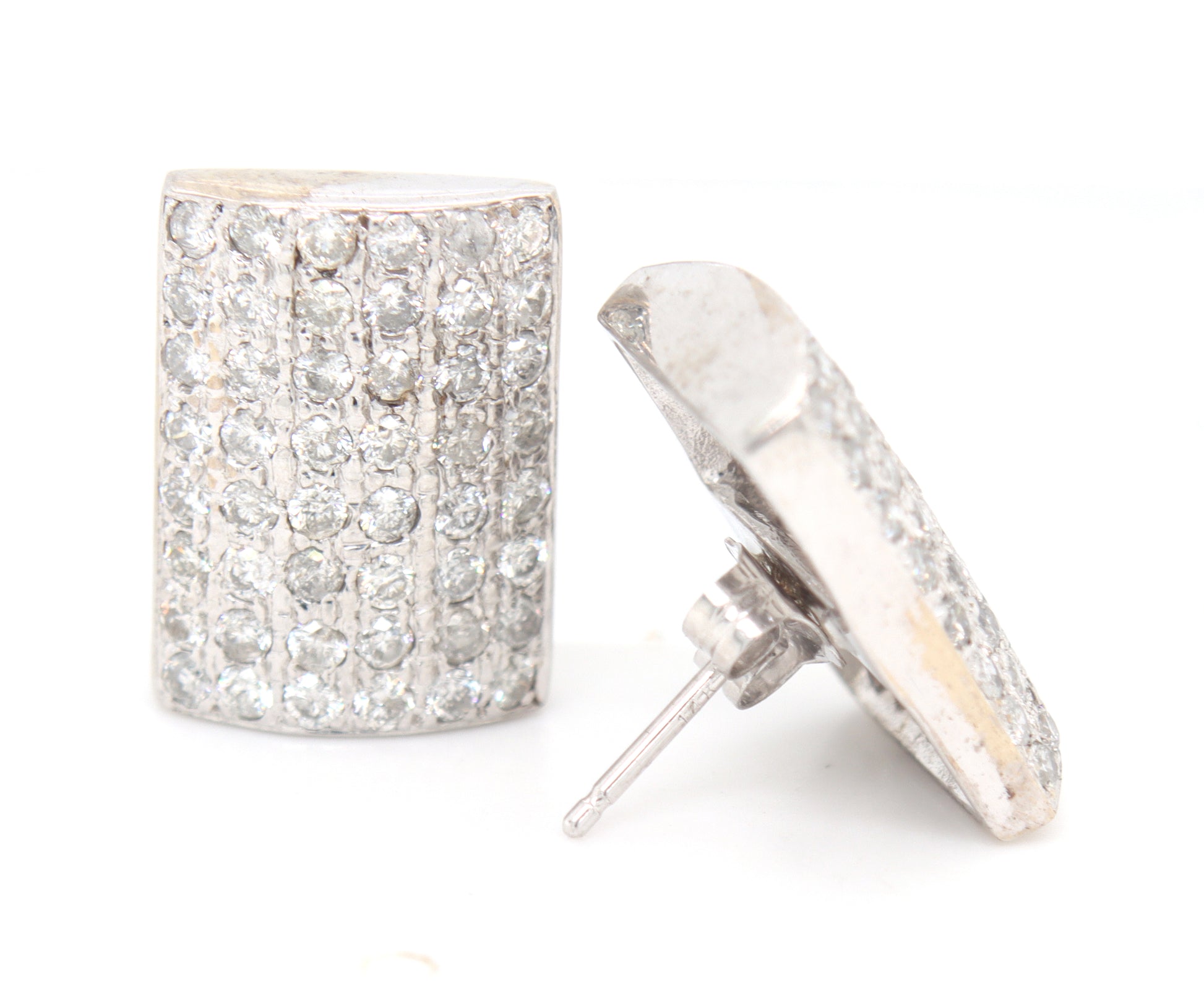 18kt White gold round brilliant cut pave diamond earrings