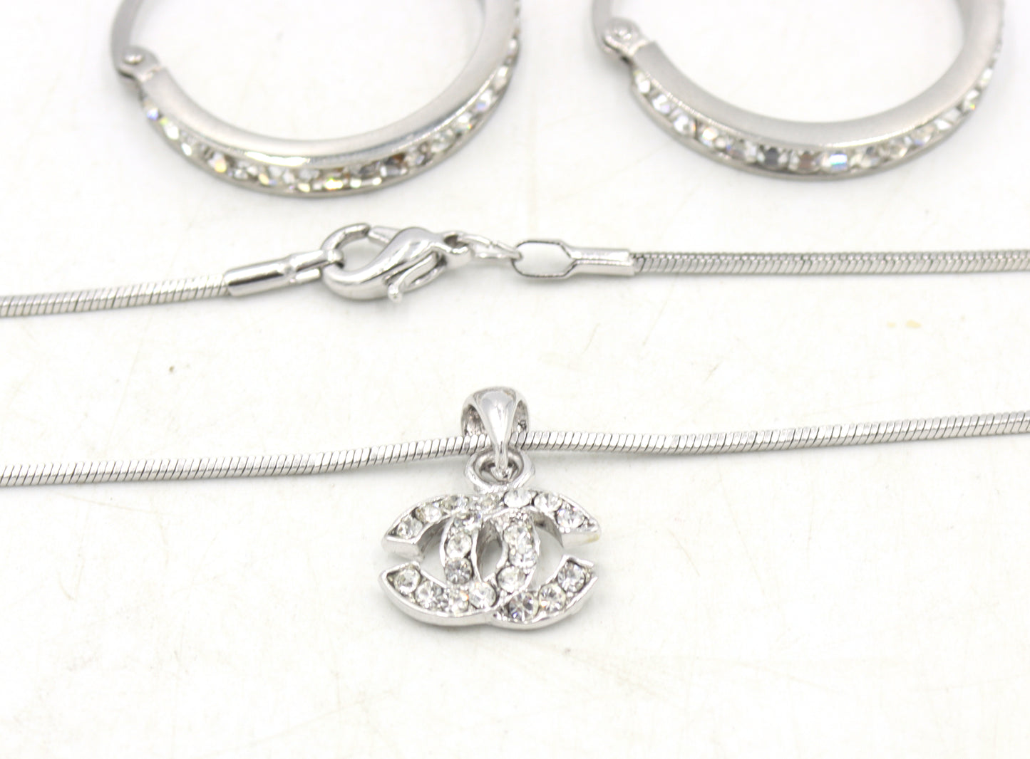 Lot of fashion jewelry