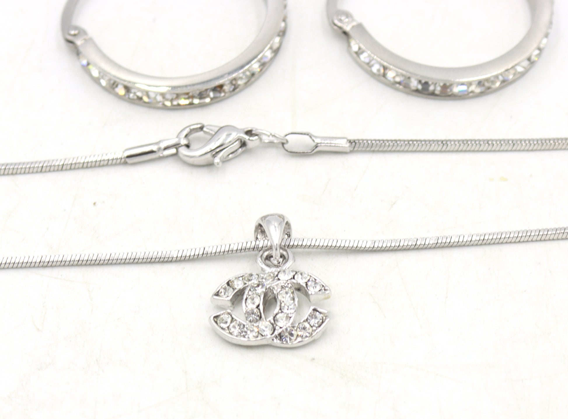 Lot of fashion jewelry