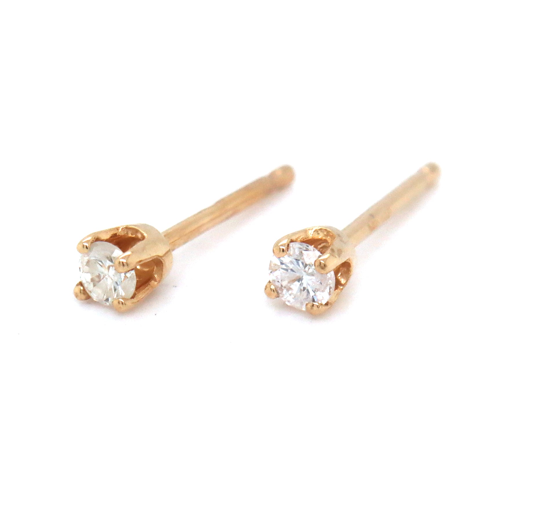 14kt Yellow gold 0.08ctw diamond stud earrings