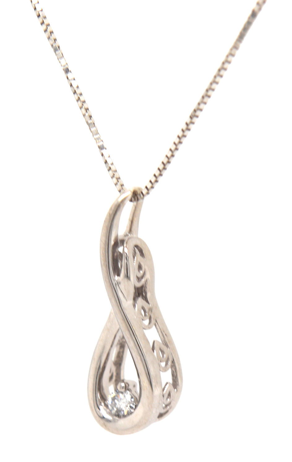 14kt White gold diamond pendant on chain