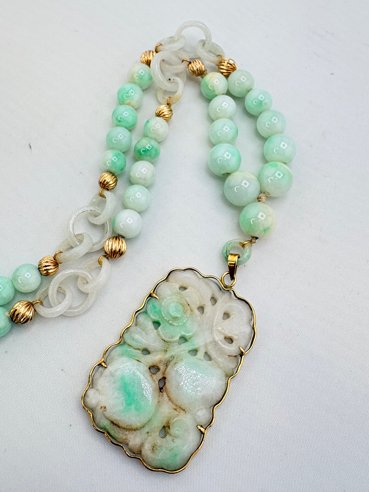 14KT Yellow Gold Vintage Chinese Carved Green and White jade Beaded Necklace With A central Flral Pe