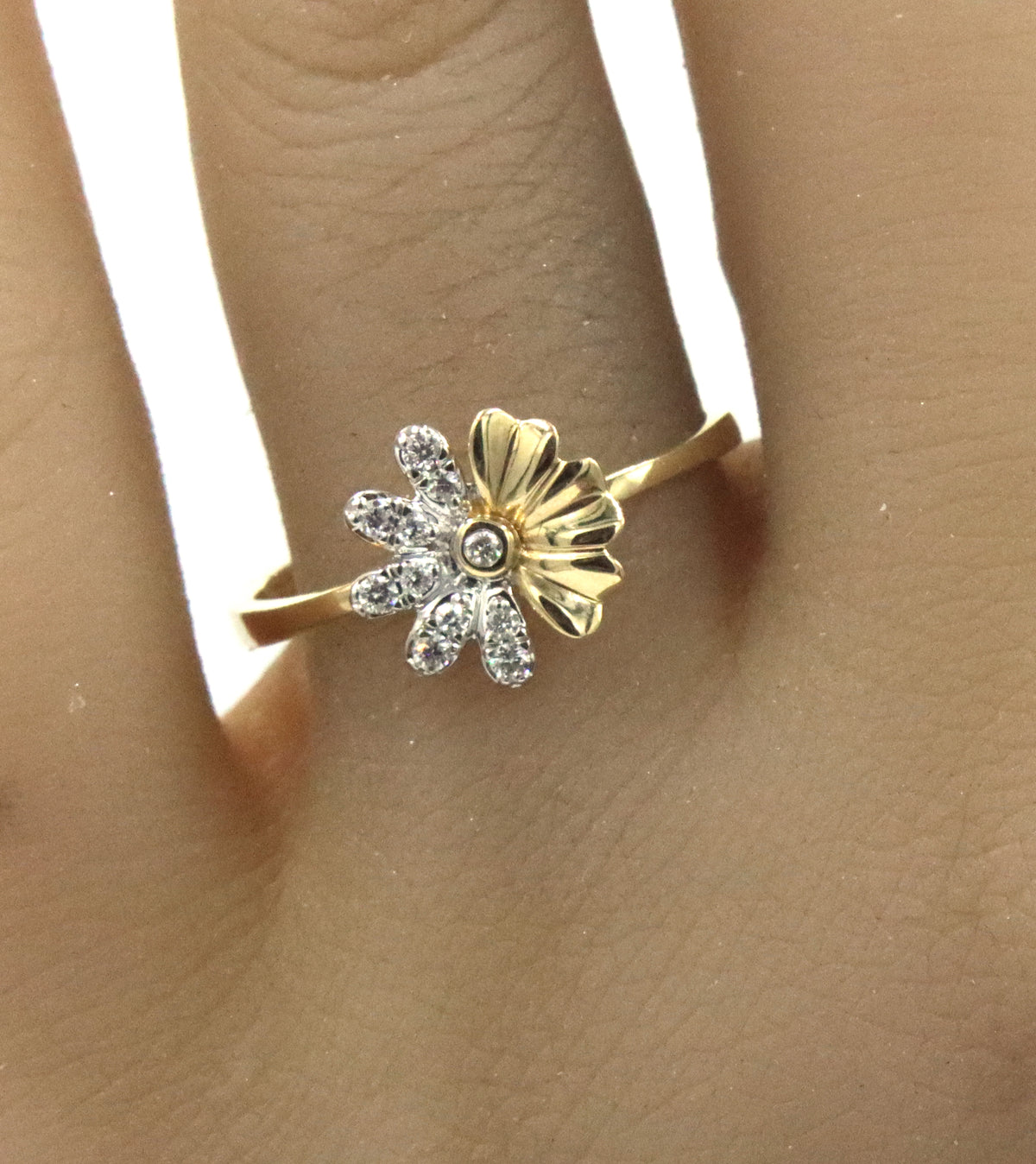 14kt Two tone diamond flower fashion ring