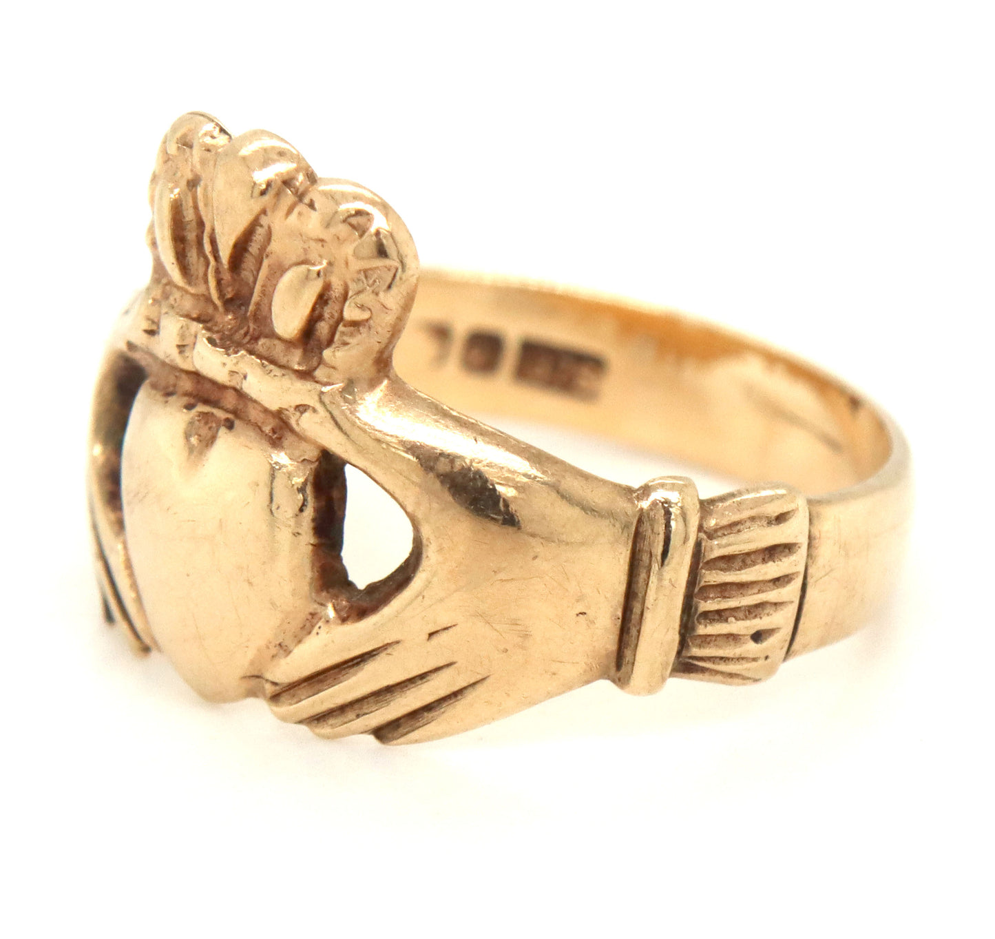 9kt Yellow gold Claddagh ring
