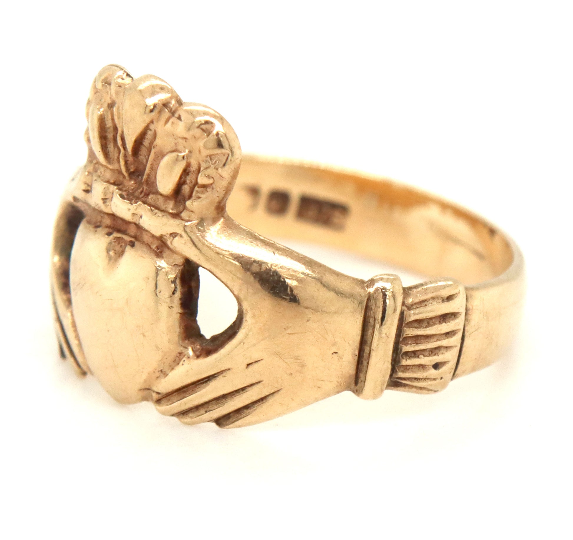 9kt Yellow gold Claddagh ring
