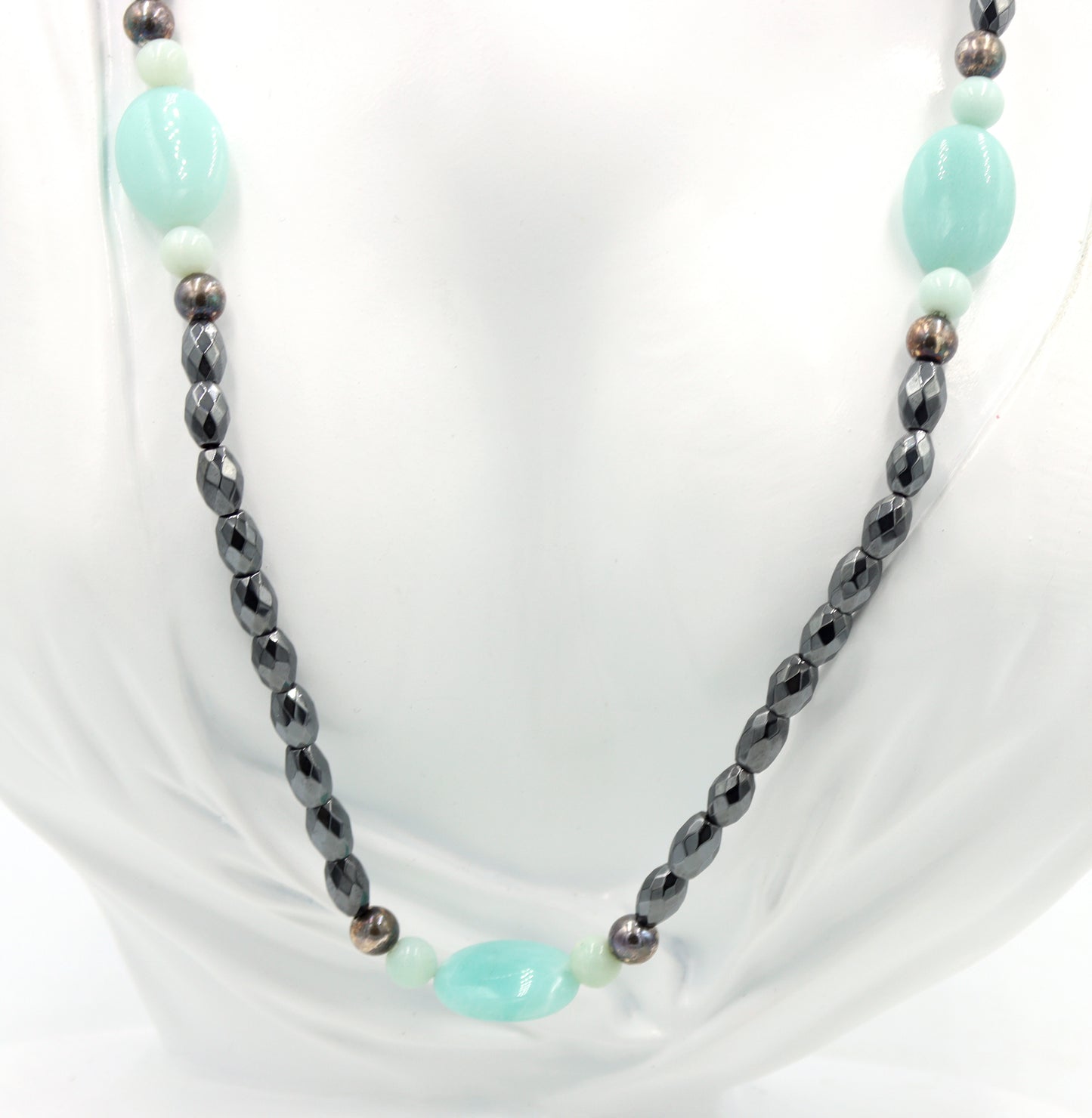 Hematite and beads long necklace