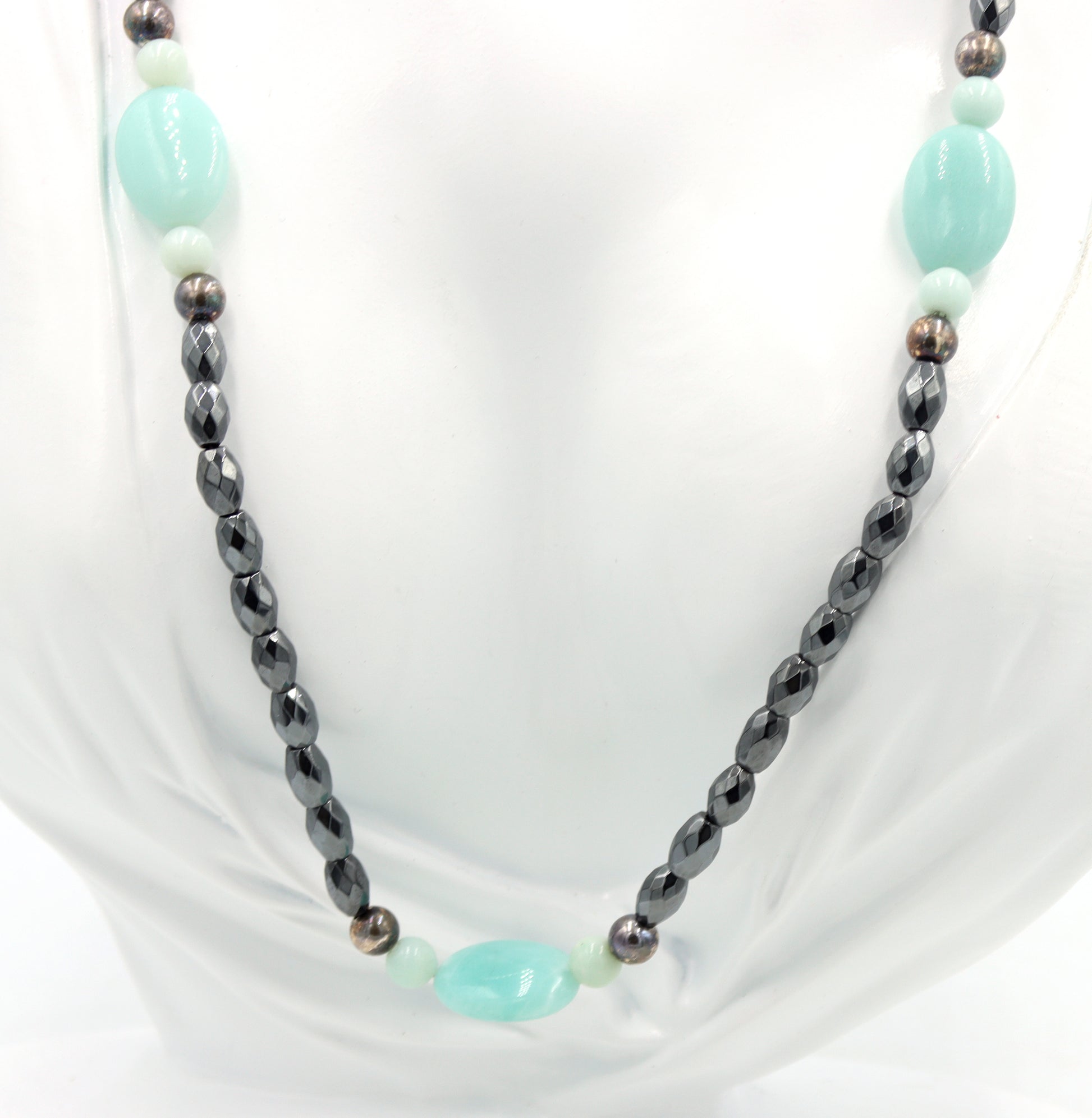 Hematite and beads long necklace