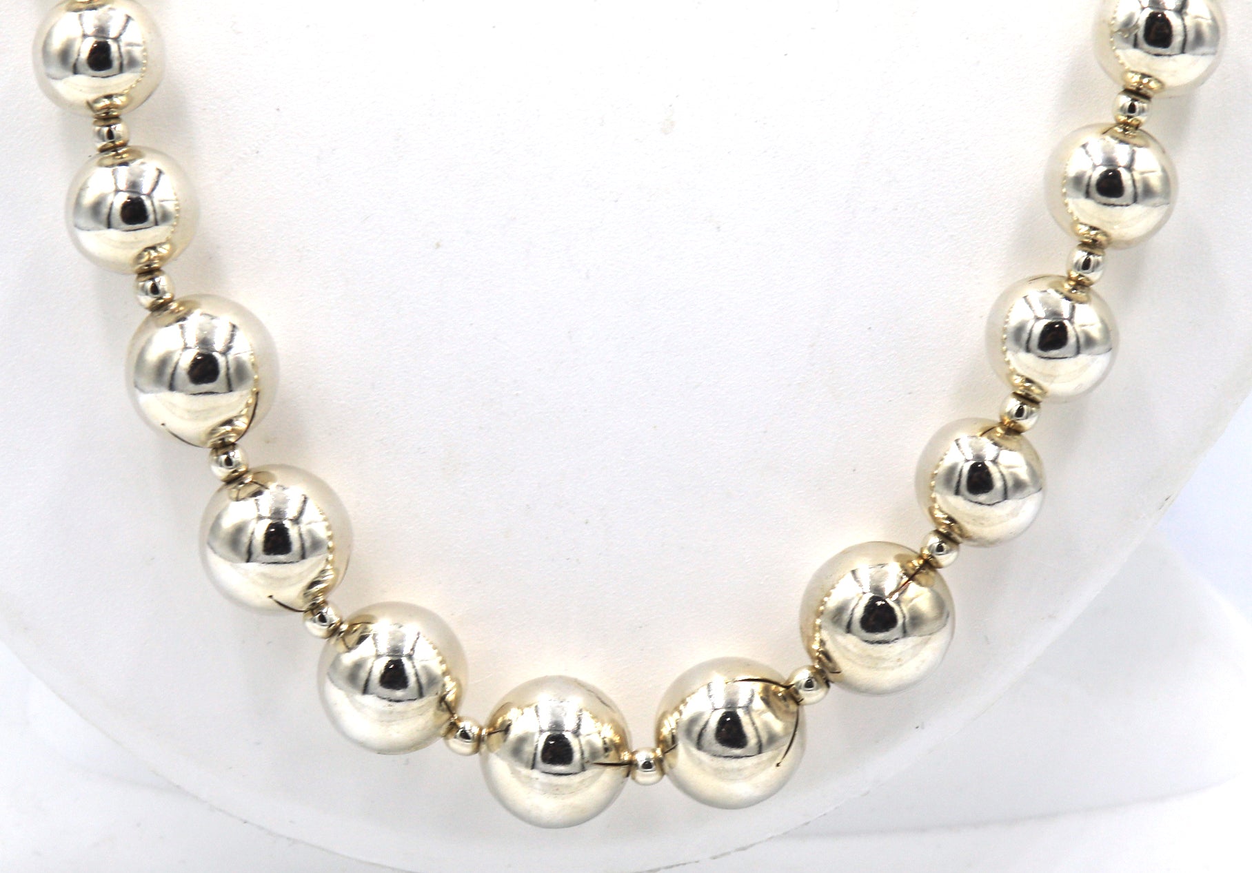 925 Sterling silver Graduated silver ball necklace