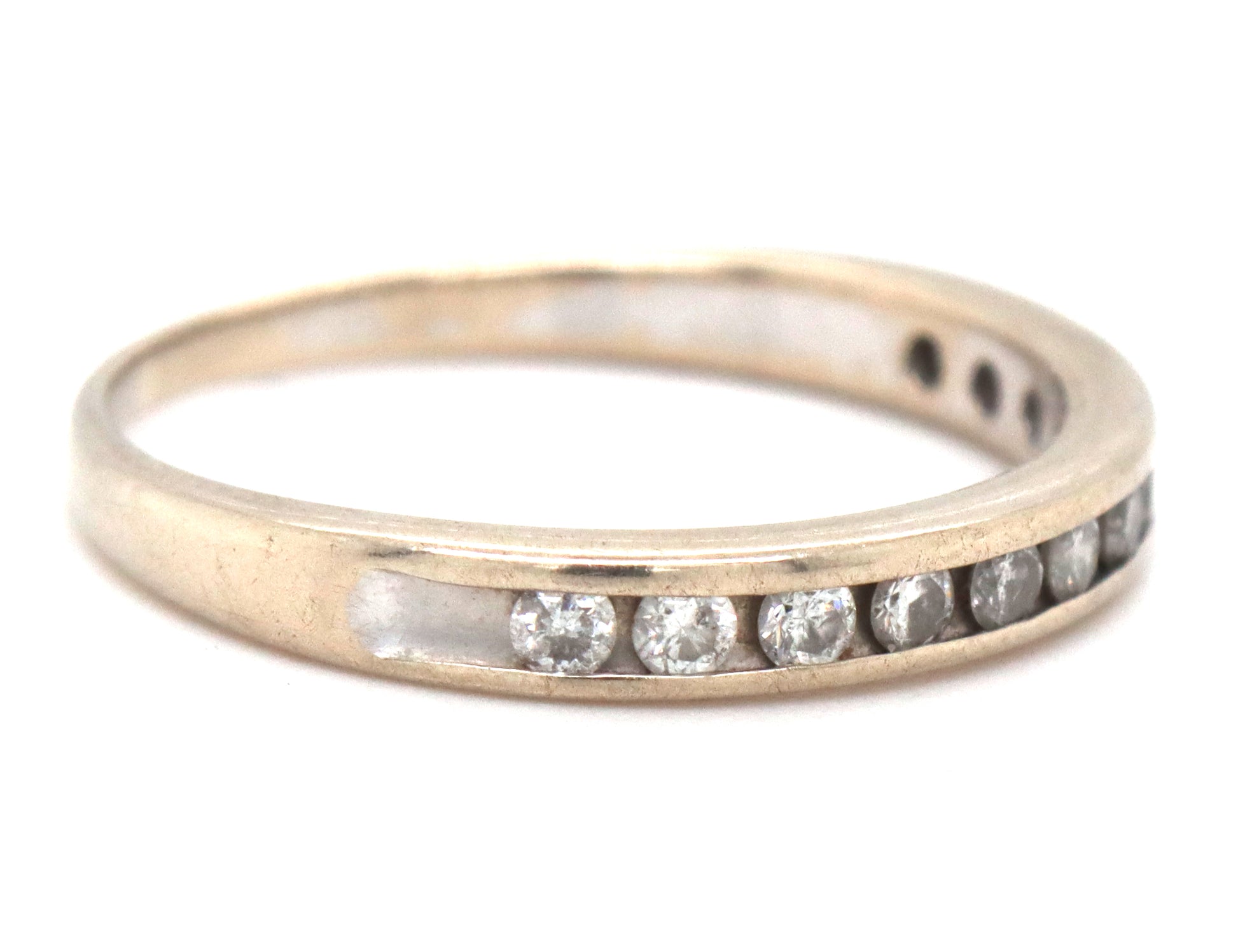 10kt White gold round brilliant cut diamond band