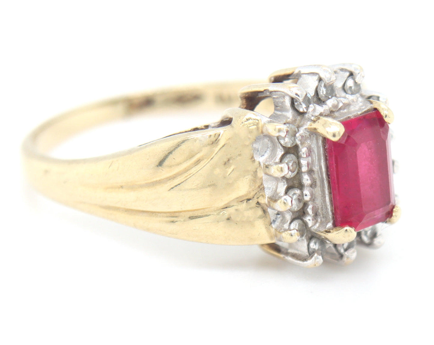 10kt Yellow gold Synthetic ruby and diamond ring