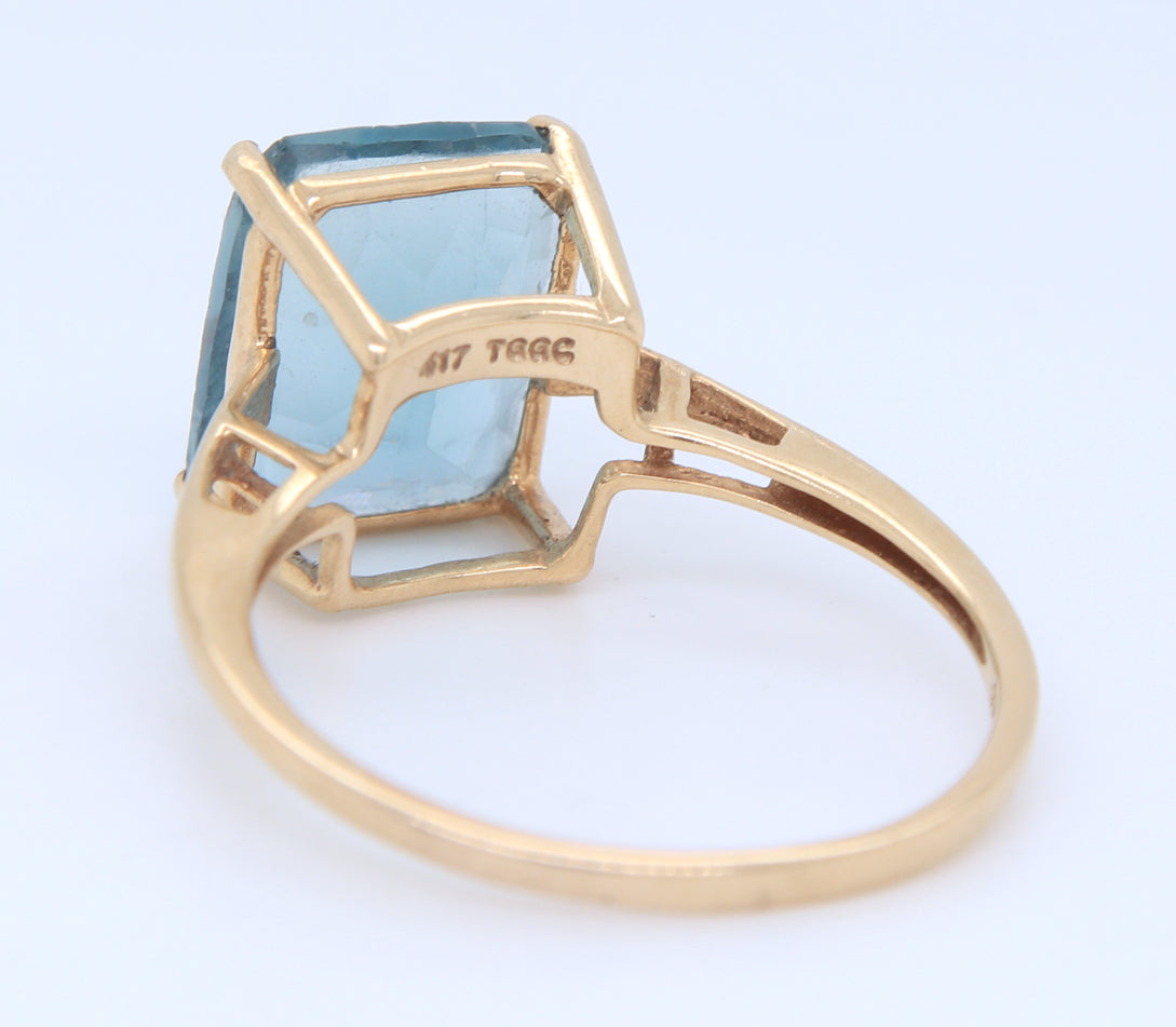 10K Yellow Gold blue Topaz Ring