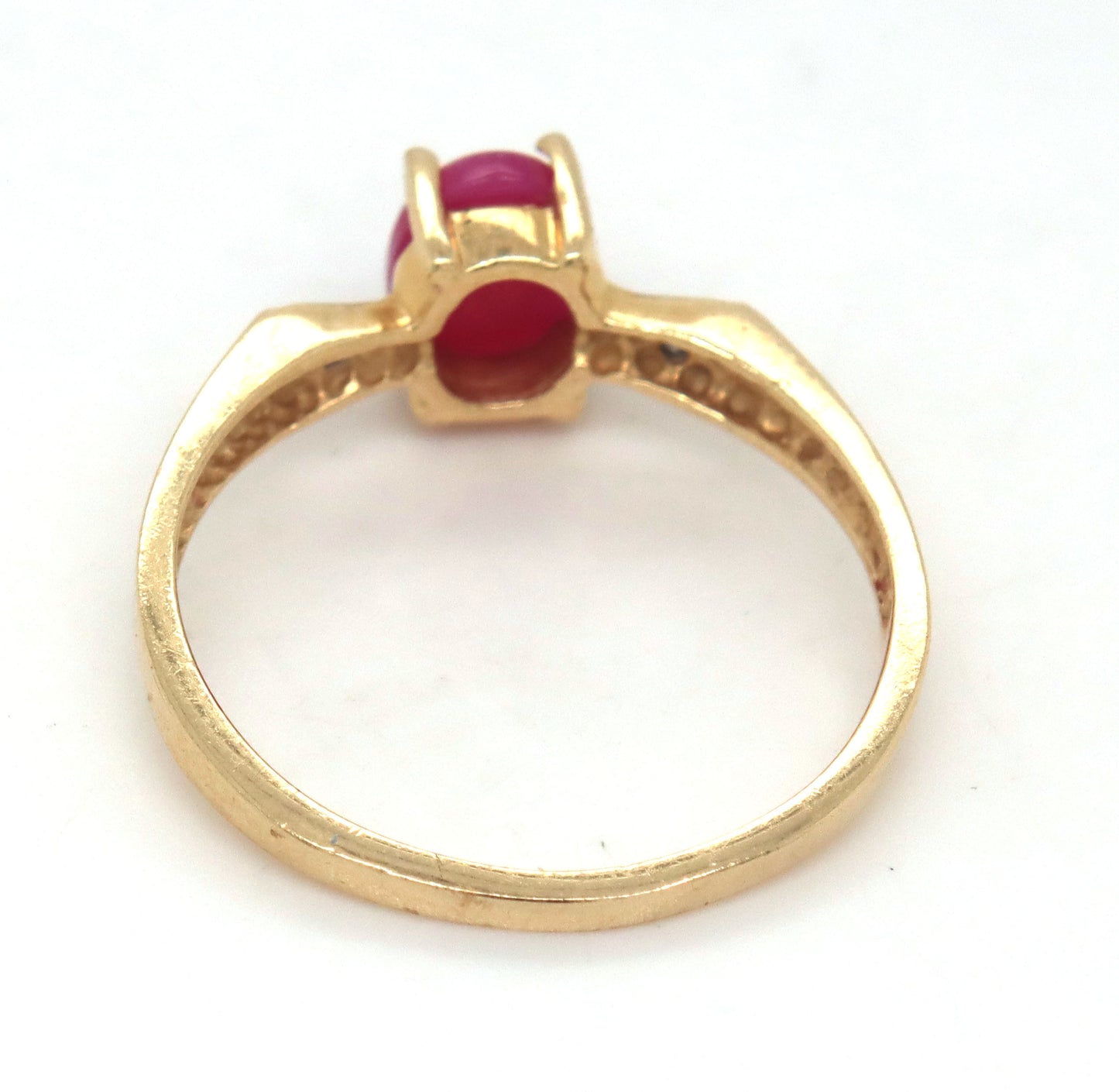 10kt Yellow gold oval cut Line star ruby ring