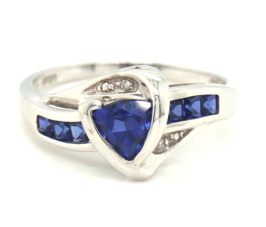 10kt White gold synthetic sapphire ring