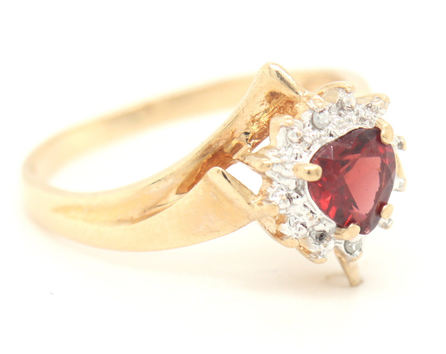 10kt Yellow gold heart shaped Garnet and diamond ring