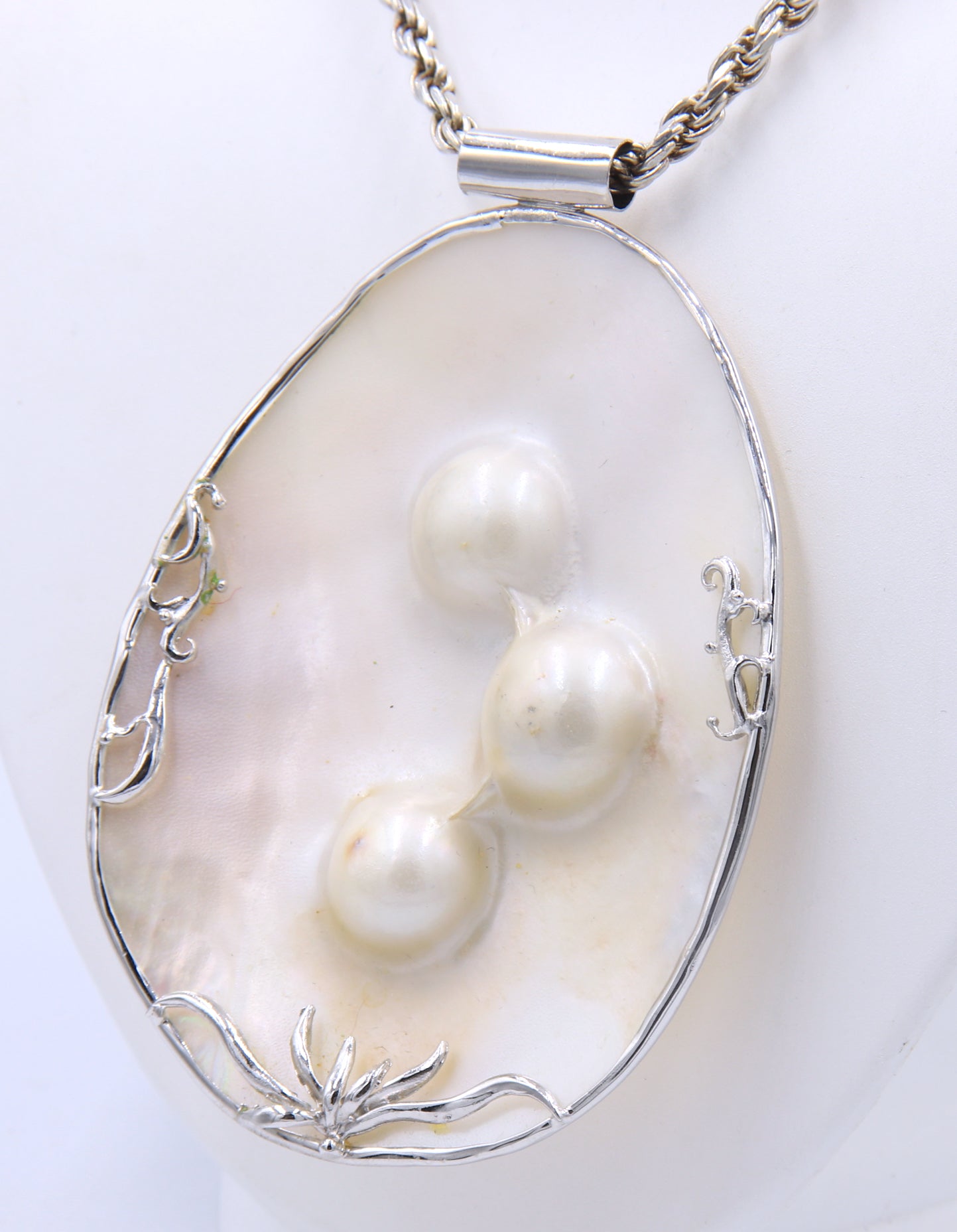 Carved Shell Pendant on Heavy Rope Chain Necklace