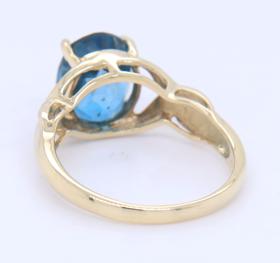 Fantastic Yellow Gold oval Blue Topaz and Diamond Ring