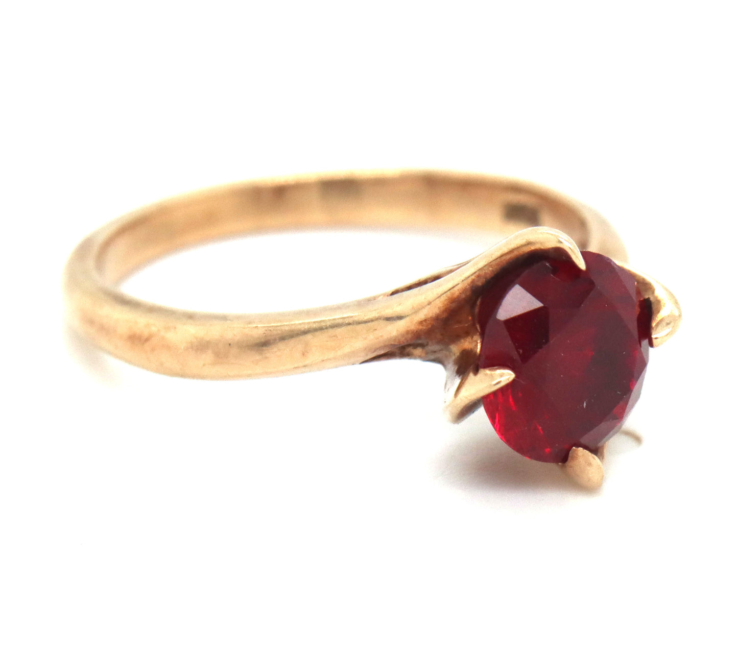 10kt Yellow gold synthetic ruby cocktail ring