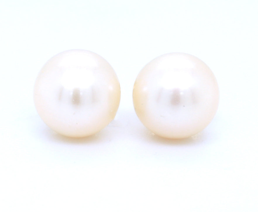 14kt Yellow gold 6-6.5mm Pearl stud earrings