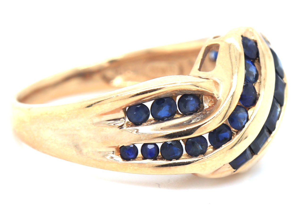 14kt Yellow gold blue sapphire ring