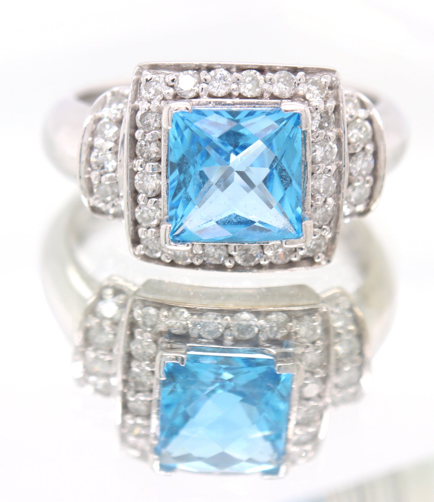 14kt White Gold approximate 1.60ct Blue Topaz and 0.30ctw Diamond Ring