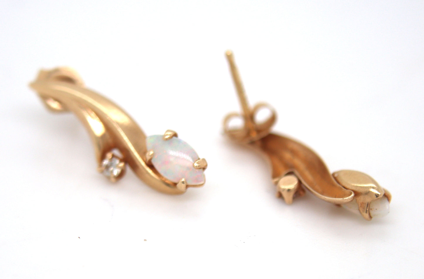 Set of 14kt Yellow gold Opal earrings and pendant