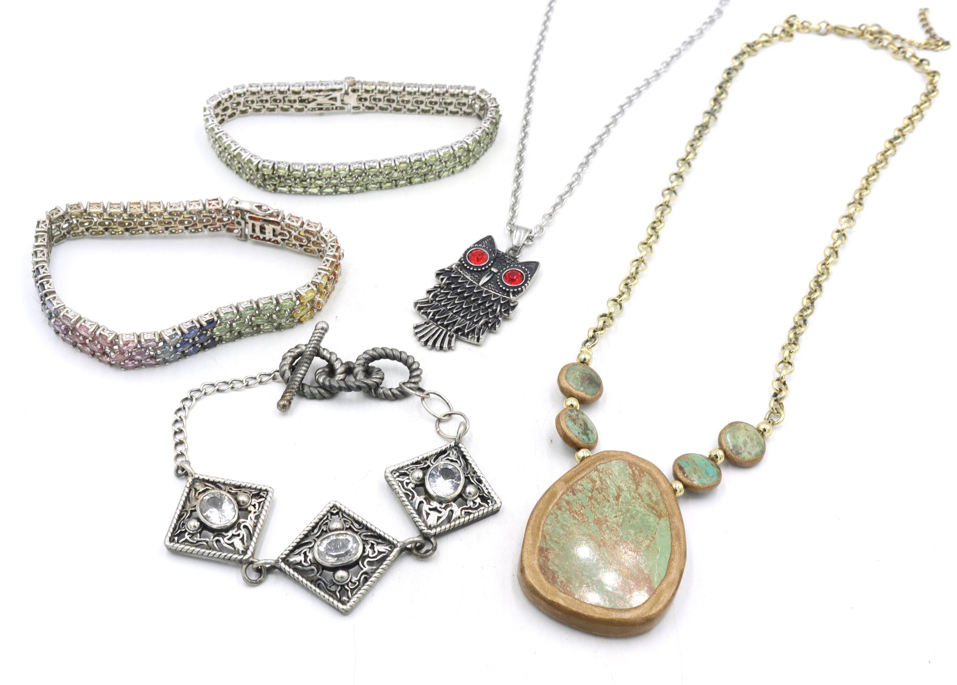 Group lot of fashion jewelry