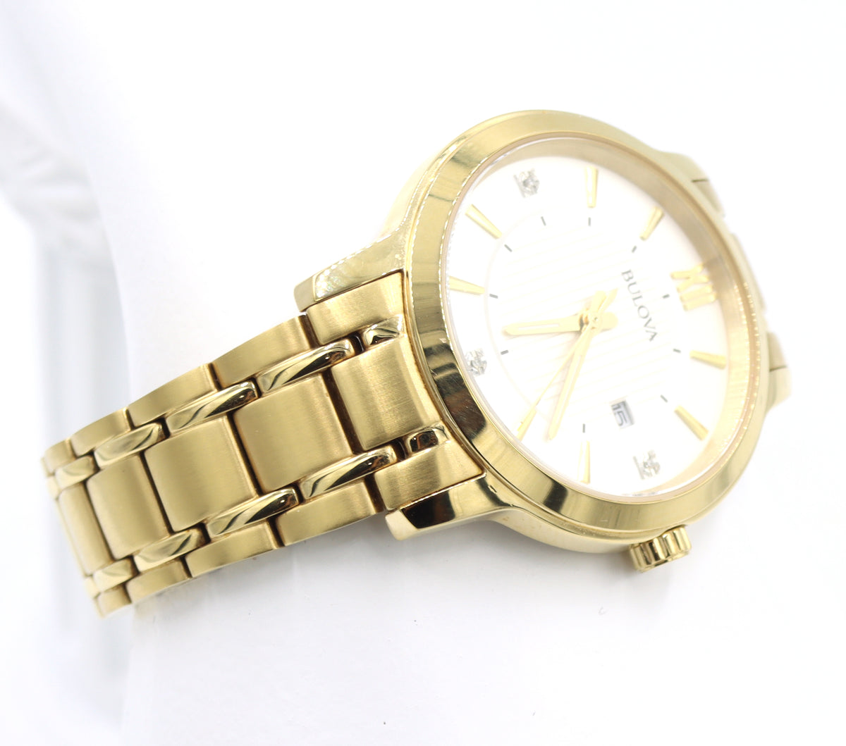 Bulova gold tone quartz round  watch